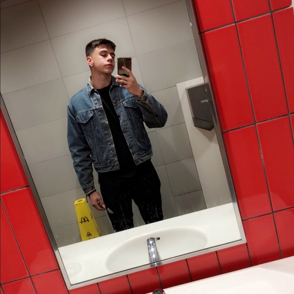 Meet your Posher, Carlos - Picture 1 of 1